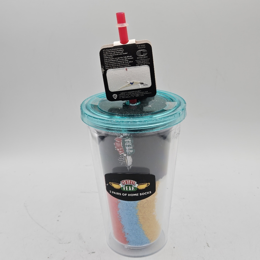 Friends Reusable Travel Tumbler Cup▪︎ 2 Pairs Of Fuzzy Socks ▪︎ Cental Perk▪︎NEW